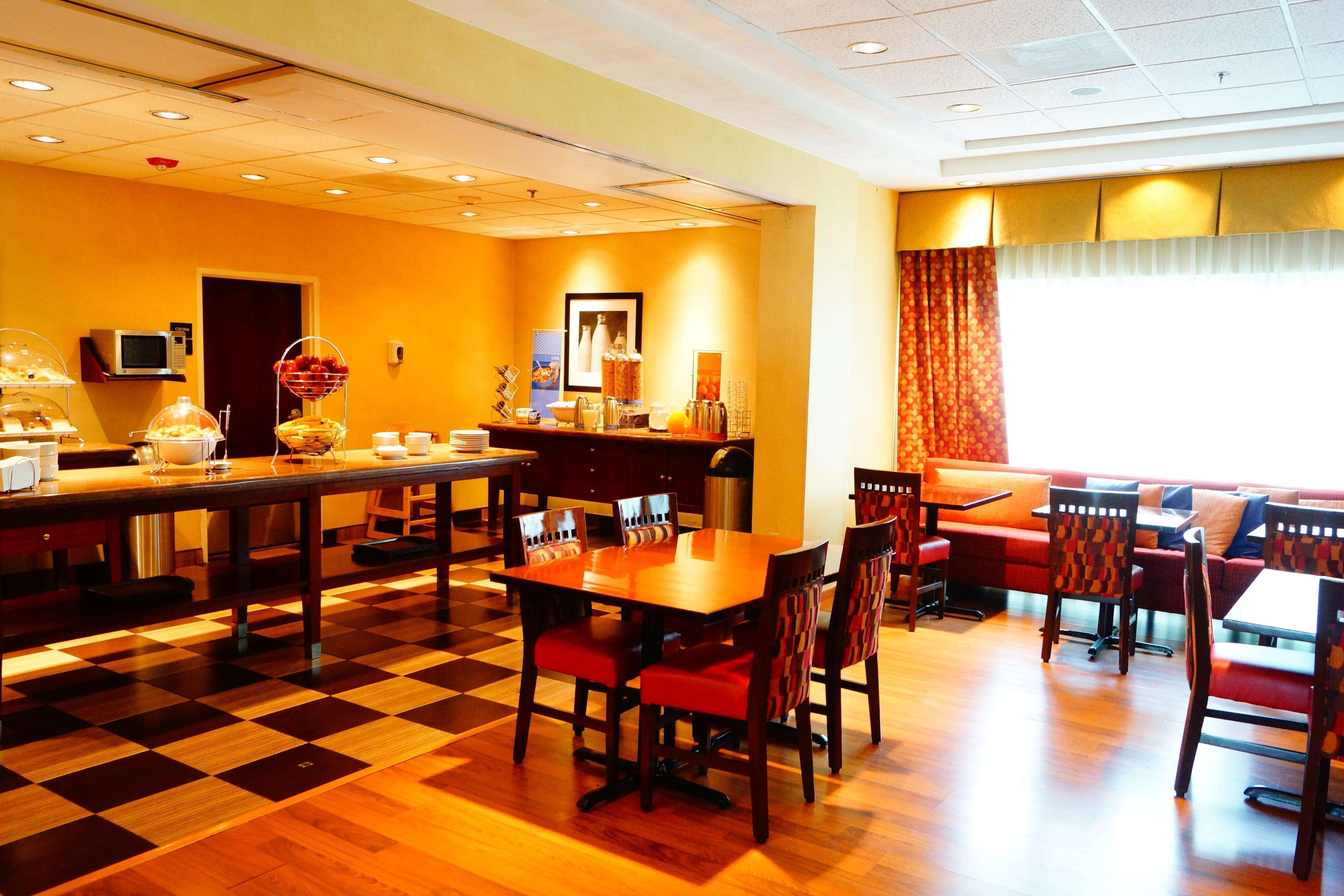 Hampton Inn by Hilton Guadalajara-Aeropuerto Las Pintas Bagian luar foto