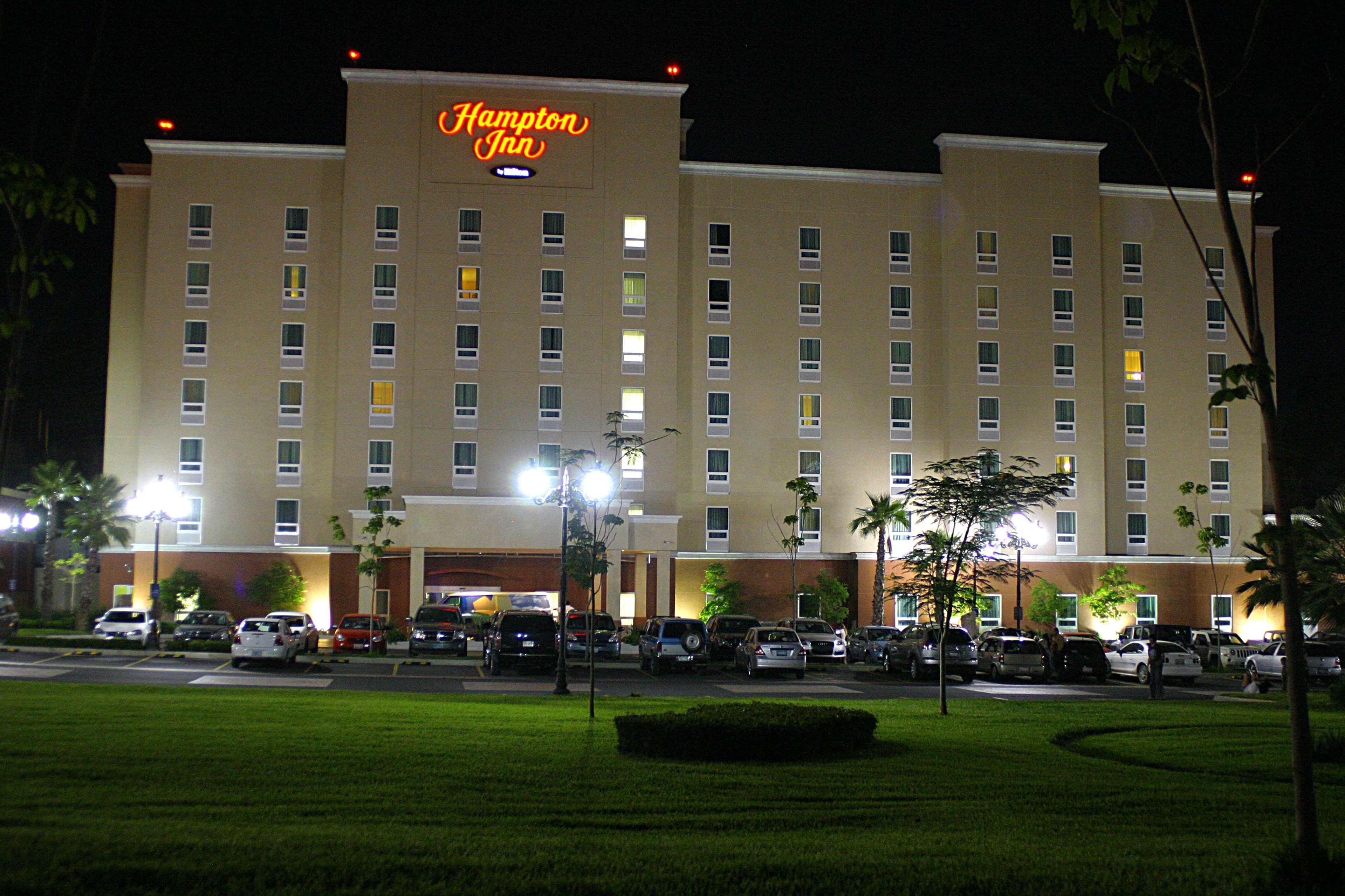 Hampton Inn by Hilton Guadalajara-Aeropuerto Las Pintas Bagian luar foto