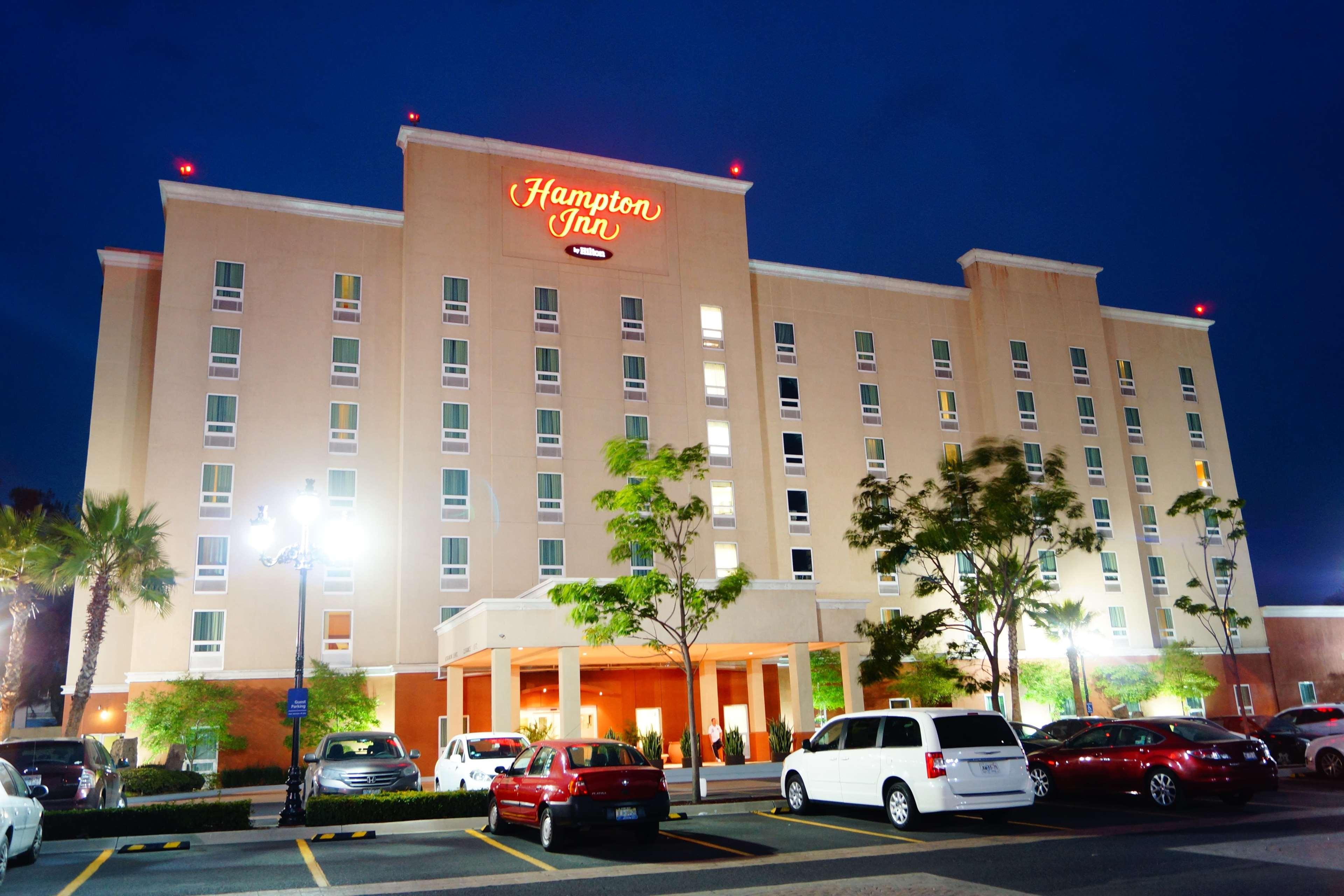 Hampton Inn by Hilton Guadalajara-Aeropuerto Las Pintas Bagian luar foto